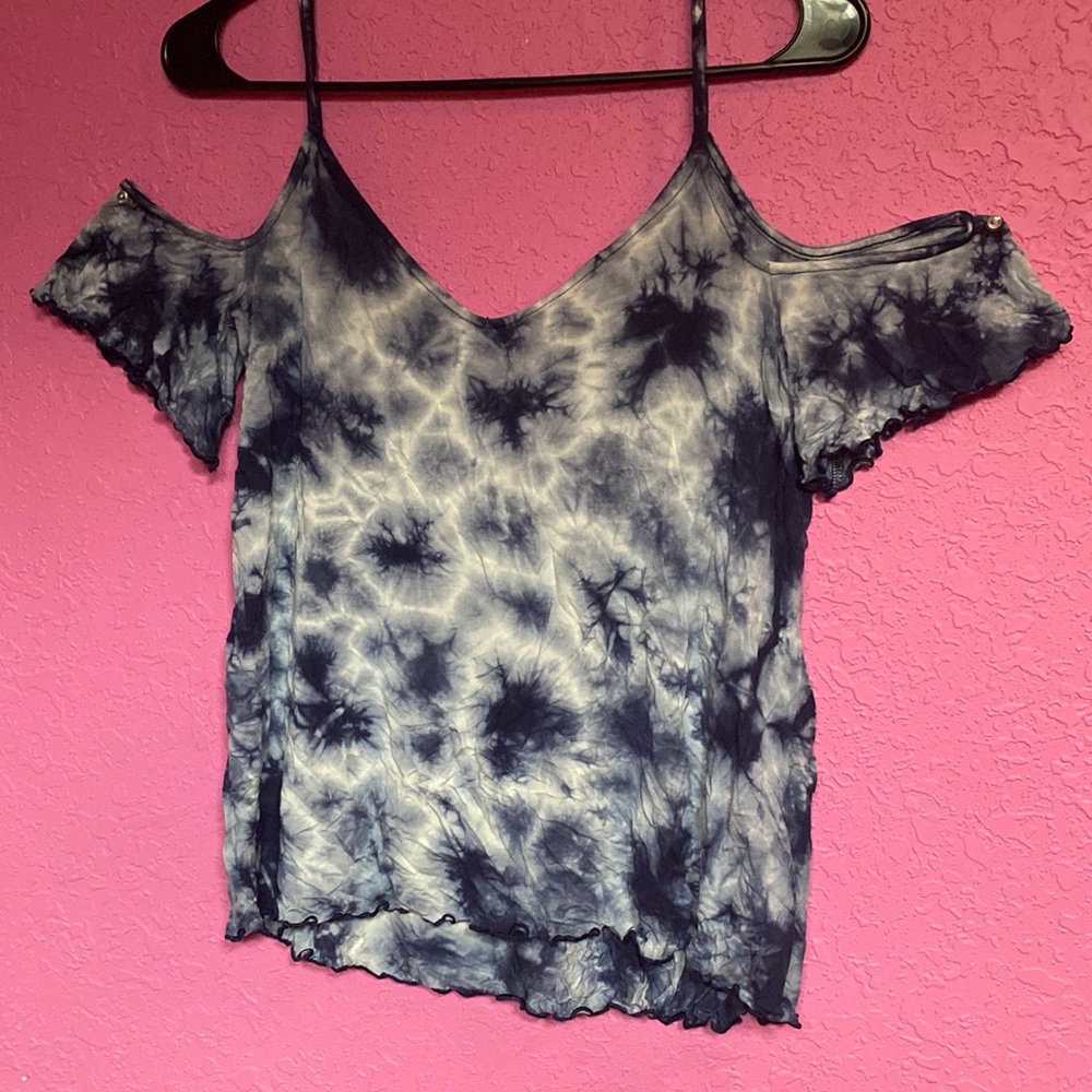 Size S soft and sexy navel blue tie dye shoulder sleeve shirt. Brand AEO.